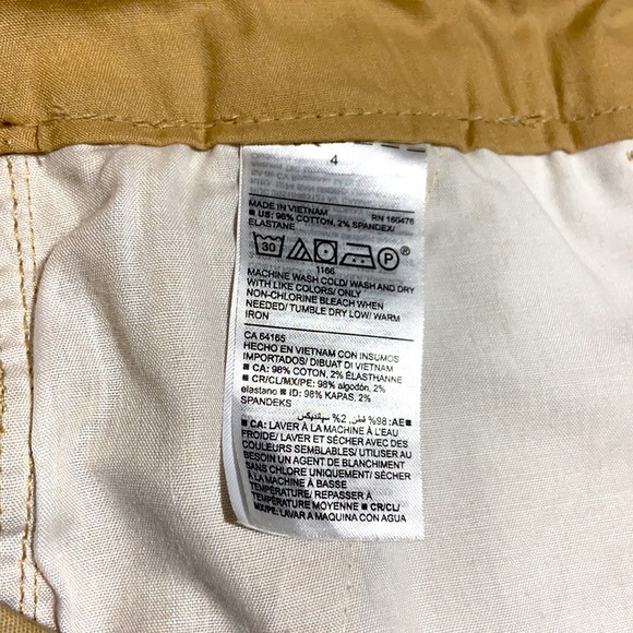 OLD NAVY Everyday Short. Mid Rise. Size 4 in Khaki Tan. Never Worn. - Picture 4 of 9